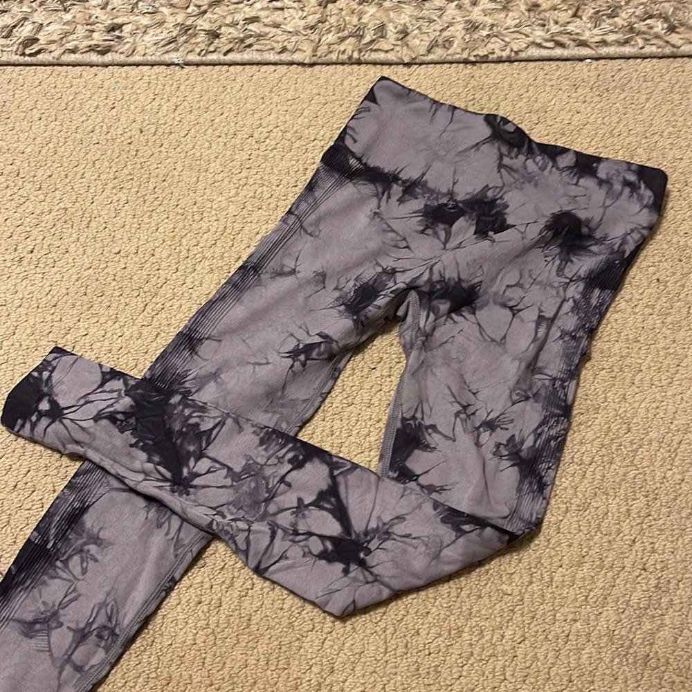 Shein Black and Grey Scrunch Butt Leggings